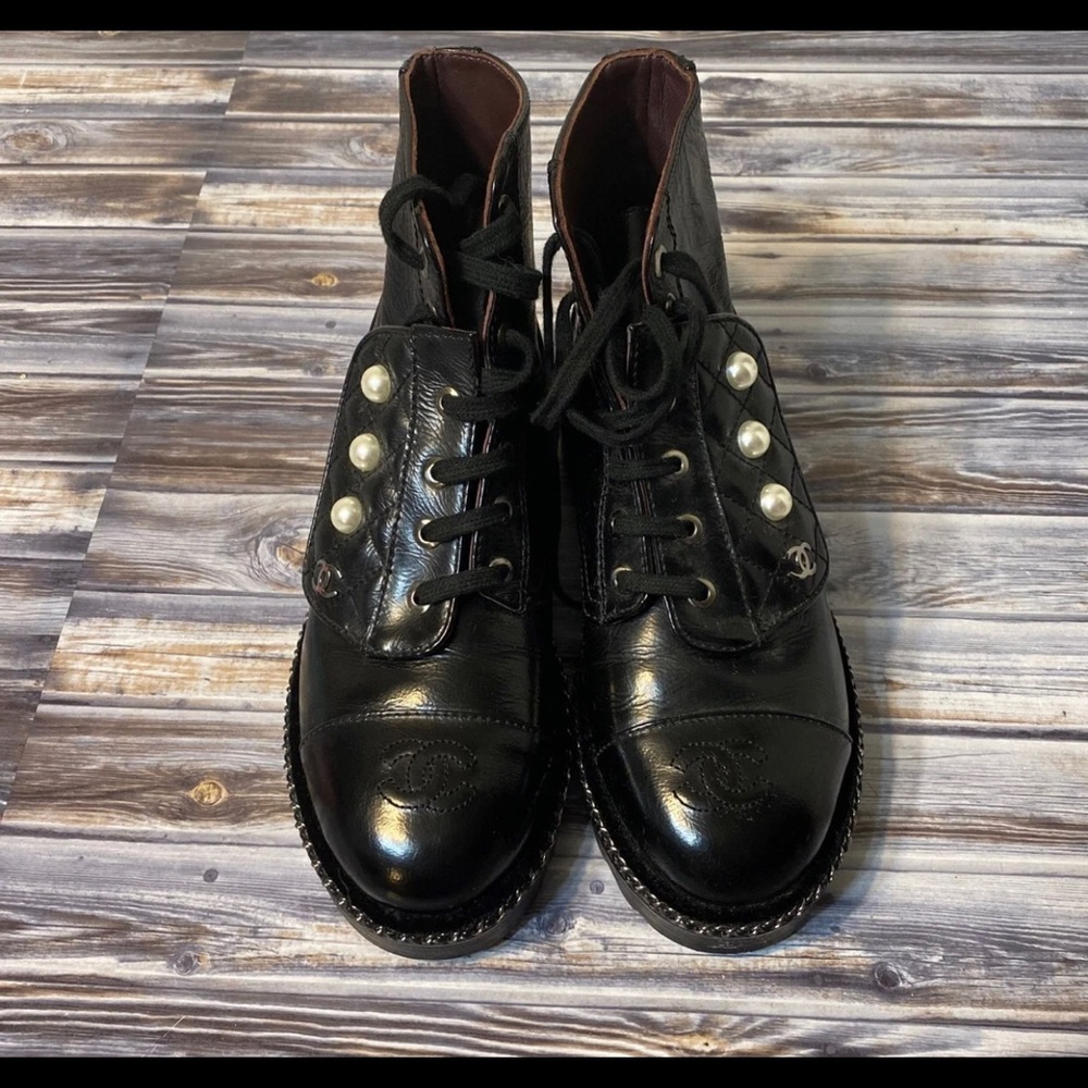 Beautiful Chanel 17B combat boots *Rare